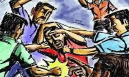 बाइक सवार से मारपीट के बाद लूट, तीन आरोपी गिरफ्तार, एक फरार