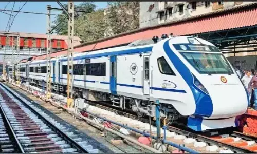 वंदे भारत ट्रेन का किराया कम होने के साथ ही रूट में भी होना चाहिए बदलाव