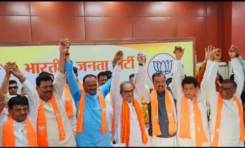 लखनऊ : लोकसभा चुनाव से पहले विपक्ष के बड़े नेताओं ने थामा भाजपा का दामन लखनऊ : लोकसभा चुनाव से पहले विपक्ष के बड़े नेताओं ने थामा भाजपा का दामन