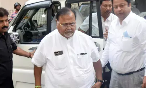 पार्थ चटर्जी ने अपने मामले में चुप रहने के लिए मानवाधिकार कार्यकर्ताओं की आलोचना की पार्थ चटर्जी ने अपने मामले में चुप रहने के लिए मानवाधिकार कार्यकर्ताओं की आलोचना की