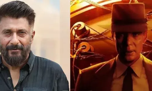 ओपेनहाइमर को देखने कश्मीर के सिनेमाघरों में दर्शकों की भीड़, विवेक अग्निहोत्री ने जतायी खुशी ओपेनहाइमर को देखने कश्मीर के सिनेमाघरों में दर्शकों की भीड़, विवेक अग्निहोत्री ने जतायी खुशी