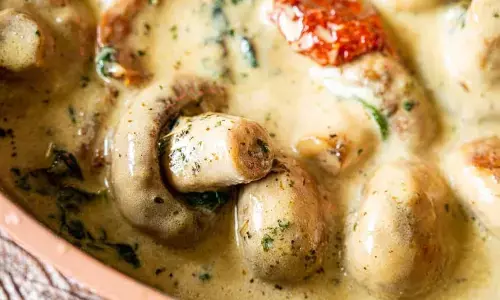 घर पर बनाएं क्रीमी बटर गार्लिक मशरूम ,यहां जानिए रेसिपी