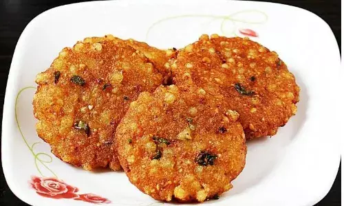 सावन सोमवार व्रत के लिए बनाइए स्पेशल साबूदाना वड़े, इस आसान रेसिपी के साथ सावन सोमवार व्रत के लिए बनाइए स्पेशल साबूदाना वड़े, इस आसान रेसिपी के साथ