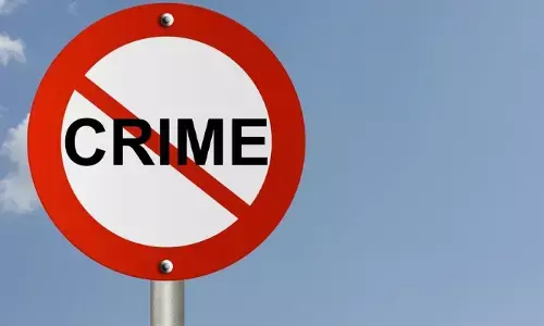 मदद के लिए दौड़े मां-बेटे पर चाकू से हमला मदद के लिए दौड़े मां-बेटे पर चाकू से हमला