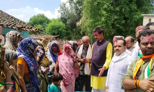 पन्ना से पहाड़ीखेडा तक कांग्रेस अध्यक्ष ने किया दौरा, गांव-गांव में भरे गए नारी सम्मान योजना के फार्म