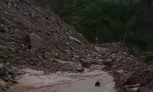 बादल फटने के 5 दिन बाद भी पौड़ी के रोली गांव में नहीं पहुंची मदद, लोगों में आक्रोश बादल फटने के 5 दिन बाद भी पौड़ी के रोली गांव में नहीं पहुंची मदद, लोगों में आक्रोश