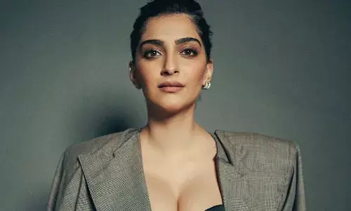 कमर्शियल व फैमिली एंटरटेनर फिल्में चुनना चाहती हूं: सोनम कपूर कमर्शियल व फैमिली एंटरटेनर फिल्में चुनना चाहती हूं: सोनम कपूर