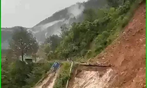 आज भी नहीं खुला ऋषिकेश बदरीनाथ राष्ट्रीय राजमार्ग, लैंडस्लाइड से आवाजाही बंद आज भी नहीं खुला ऋषिकेश बदरीनाथ राष्ट्रीय राजमार्ग, लैंडस्लाइड से आवाजाही बंद