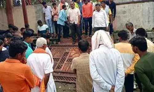 नागनाथ ज्योर्तिलिंग मंदिर में दरवाजा के नीचे दबने से 12  वर्षीय बालक की मौत