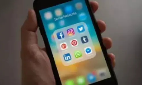 दुनिया की 60 प्रतिशत से अधिक आबादी सोशल मीडिया पर सक्रिय है : अध्ययन