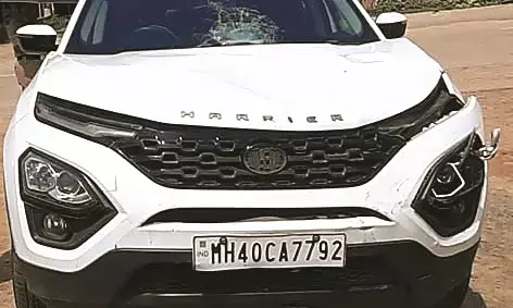 कार ने दोपहिया सवार दम्पति को उड़ाया, दोनों की हालत नाजुक कार ने दोपहिया सवार दम्पति को उड़ाया, दोनों की हालत नाजुक