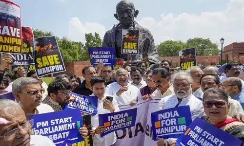 आज लोकसभा में मोदी सरकार के खिलाफ विपक्ष लाएगी अविश्वास प्रस्ताव, मणिपुर हिंसा पर चर्चा को लेकर विपक्षी नेताओं ने दिखाई एकजुटता आज लोकसभा में मोदी सरकार के खिलाफ विपक्ष लाएगी अविश्वास प्रस्ताव, मणिपुर हिंसा पर चर्चा को लेकर विपक्षी नेताओं ने दिखाई एकजुटता