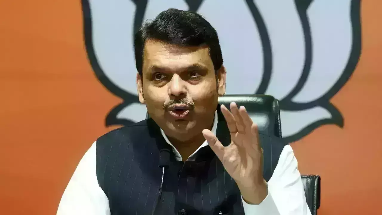 रत्नागिरी के तिवरे बांध में अनियमितता की होगी जांच, फडणवीस ने की घोषणा रत्नागिरी के तिवरे बांध में अनियमितता की होगी जांच, फडणवीस ने की घोषणा