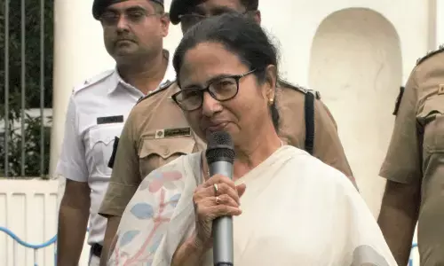 ममता बनर्जी ने इंडिया नाम पर हमले को लेकर पीएम पर तंज कसा ममता बनर्जी ने इंडिया नाम पर हमले को लेकर पीएम पर तंज कसा