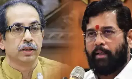 ठाकरे का शिंदे गुट पर हमला, कहा - मेरी सरकार केकड़ों ने गिराई थी ठाकरे का शिंदे गुट पर हमला, कहा - मेरी सरकार केकड़ों ने गिराई थी