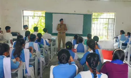 यातायात पुलिस द्वारा बृजपुर के शासकीय विद्यालय में चलाया गया ट्राफिक अवेयरनेस कार्यक्रम