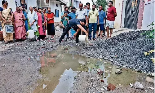 न सड़क बनाई और न ही की बिजली की व्यवस्था, नागरिक हो रहे परेशान न सड़क बनाई और न ही की बिजली की व्यवस्था, नागरिक हो रहे परेशान