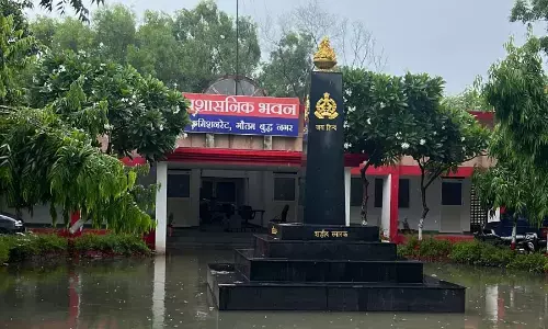 नोएडा और गाजियाबाद के निचले इलाकों में बाढ़ के पानी से हाल बेहाल, दिल्ली-मेरठ हाईवे बना तालाब नोएडा और गाजियाबाद के निचले इलाकों में बाढ़ के पानी से हाल बेहाल, दिल्ली-मेरठ हाईवे बना तालाब