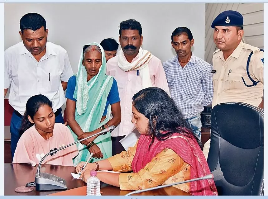 जब नेत्रहीन कन्या विद्यालय का भवन बन गया तो दे क्यों नहीं रहे जब नेत्रहीन कन्या विद्यालय का भवन बन गया तो दे क्यों नहीं रहे