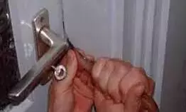 क्रिकेट बुकी के आलीशान मकान से चोरी क्रिकेट बुकी के आलीशान मकान से चोरी