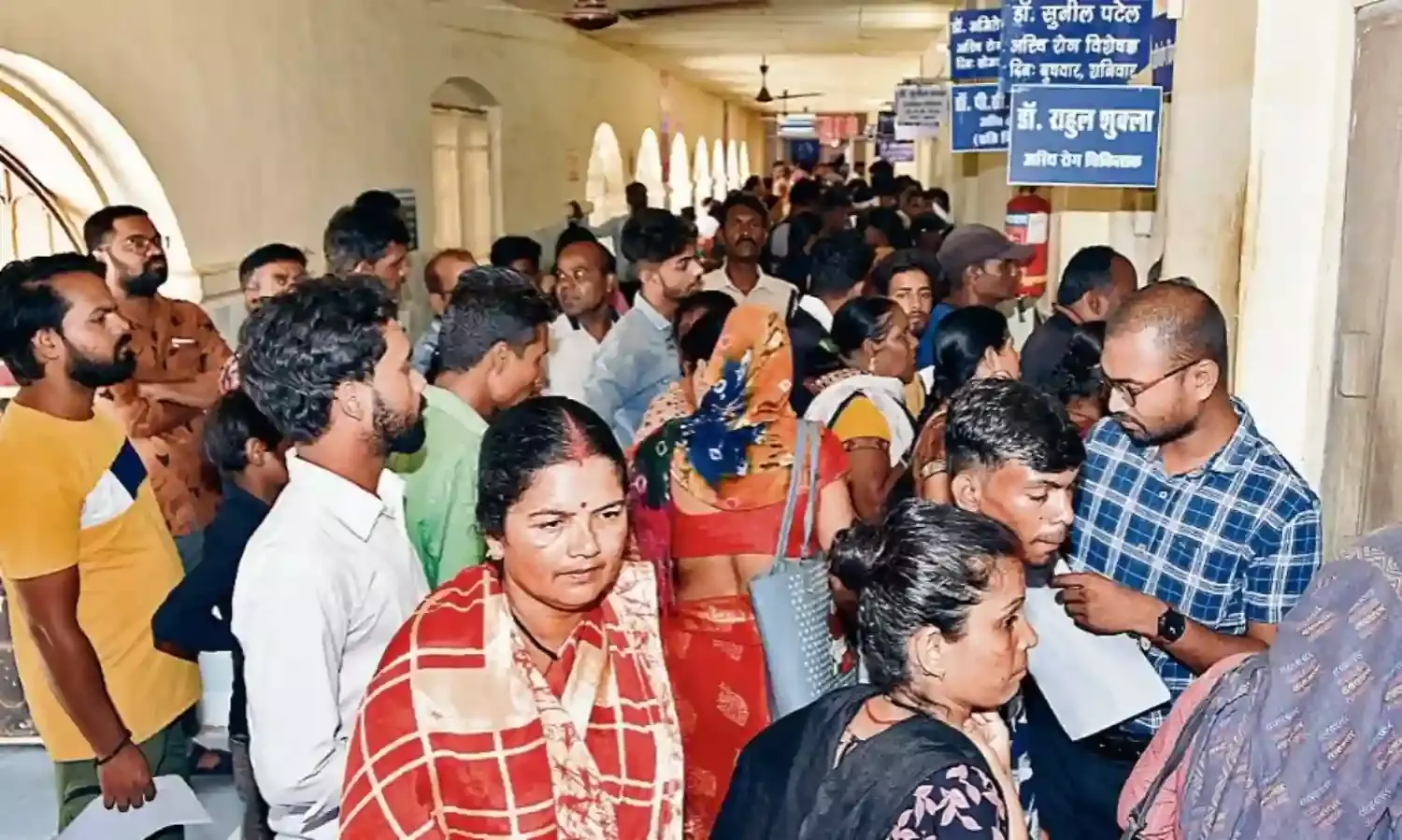 खुजलाहट के साथ लाल आँखें, ओपीडी में कंजक्टिवाइटिस के 30 फीसदी मरीज