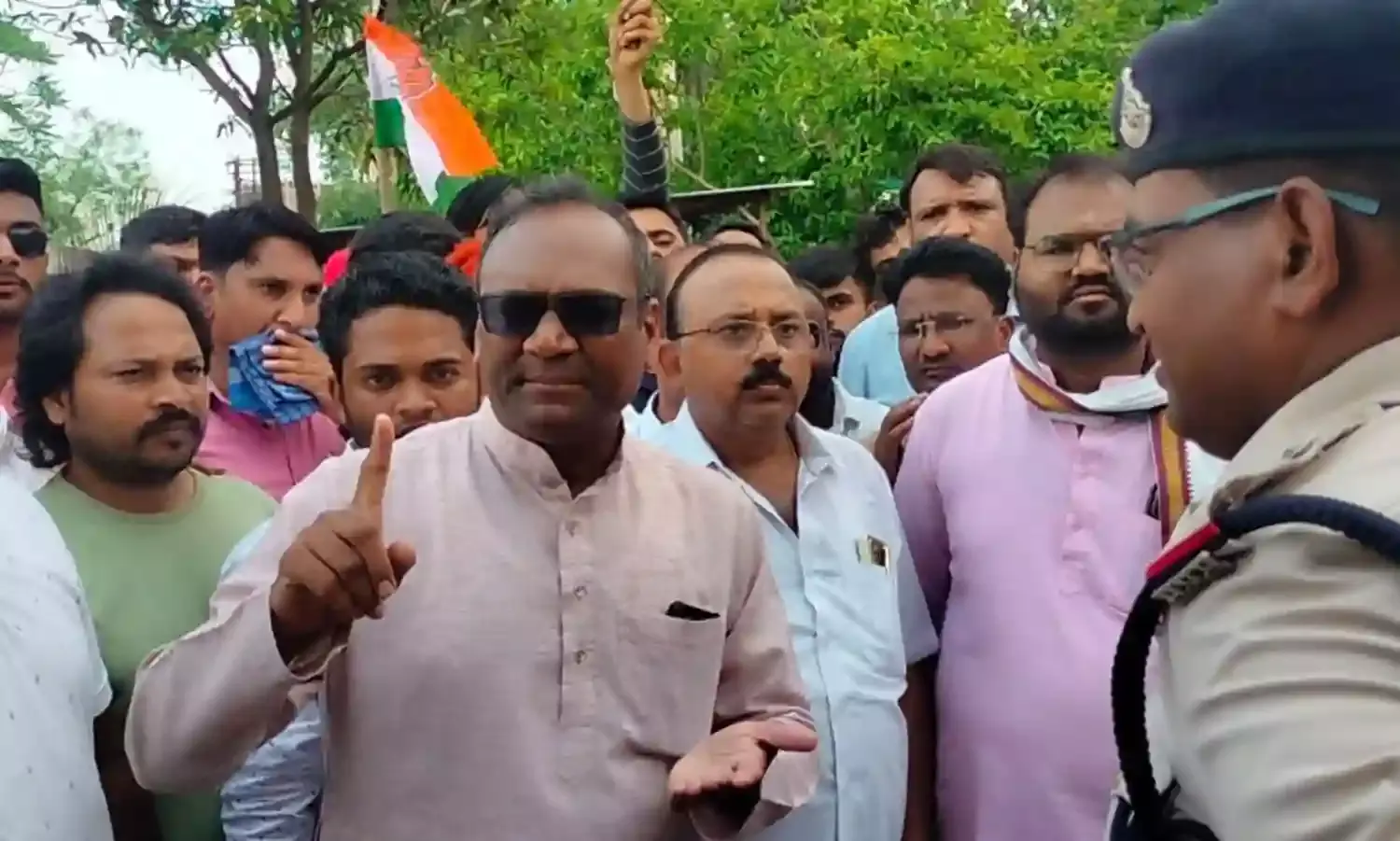 अब उमरानाला में बवाल, कांग्रेसियों ने पूर्व मंत्री के खिलाफ सीडी पेश कर मामला दर्ज करने आवेदन दिया