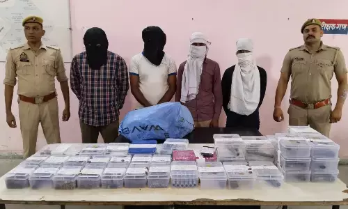 मशीनरी पार्ट्स बनाने की फैक्ट्री में बना रहे थे पिस्टल और तमंचे, चार गिरफ्तार