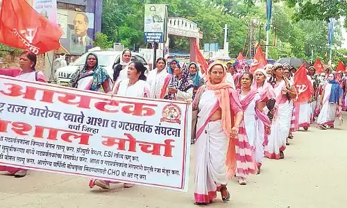 आशा व समूह प्रवर्तकों का मानधन बढ़ाया जाए आशा व समूह प्रवर्तकों का मानधन बढ़ाया जाए
