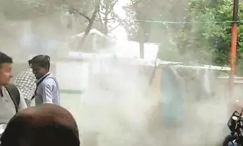 पेट्रोल पंप के पास गिरी बिजली, टली बड़ी अनहोनी