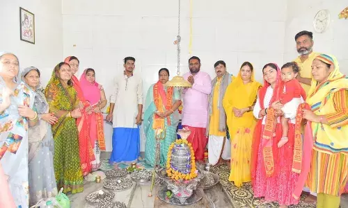 भोपाल: पार्थिव शिवलिंग निर्माण में पधारी भोपाल शहर ही महापौर मालती राय और बाबा का आशीर्वाद प्राप्त किया