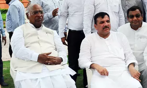 लगातार तीसरे दिन राज्यसभा से विपक्ष का वॉकआउट