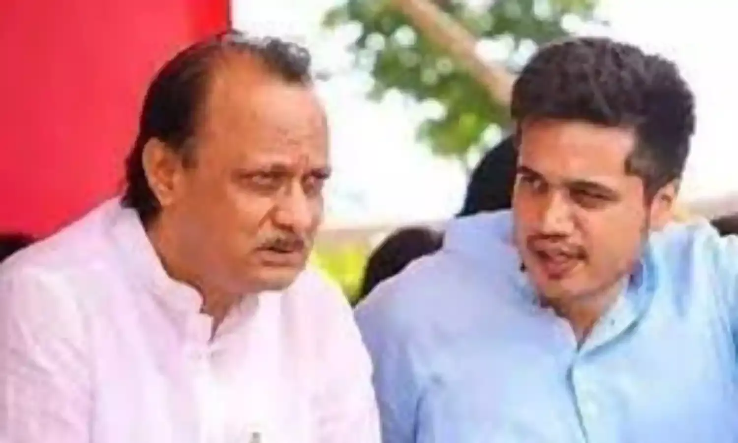 रोहित पवार ने विधान भवन में की अजित पवार से मुलाकात