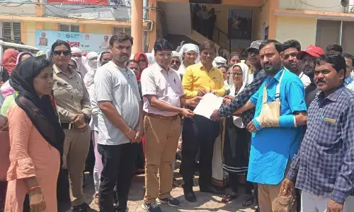 सार्थक एप के विरोध स्वास्थ्य कर्मचारियों ने सौपा ज्ञापन