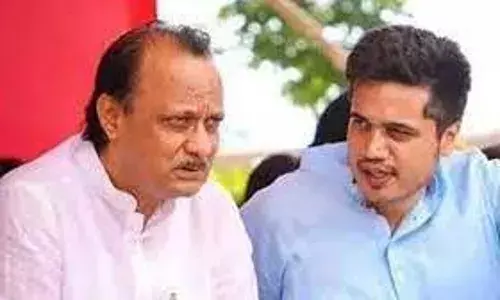 रोहित पवार ने विधान भवन में की अजित पवार से मुलाकात