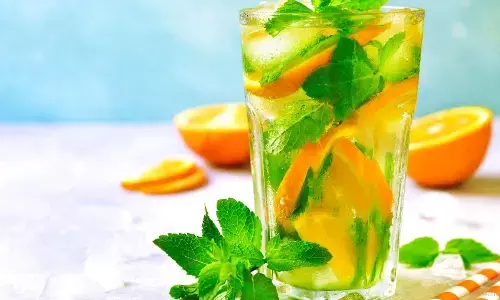 हाउस पार्टी में मेहमानों को ऑफर करे ऑरेंज मोजिटो, इस आसान रेसिपी से छोड़े इम्प्रेशन