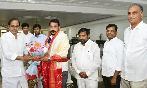 भीम आर्मी प्रमुख आजाद मिले केसीआर से, दलितों के लिए तेलंगाना की योजनाओं को सराहा