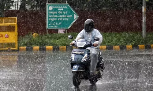 दिल्ली के कुछ हिस्सों में भारी बारिश, न्यूनतम तापमान 25 डिग्री