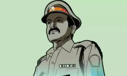 बेरोजगारी से तंग आकर शख्स बना नकली ट्रैफिक इंस्पेक्टर, असली पुलिसकर्मियों संग करने लगा ड्यूटी!