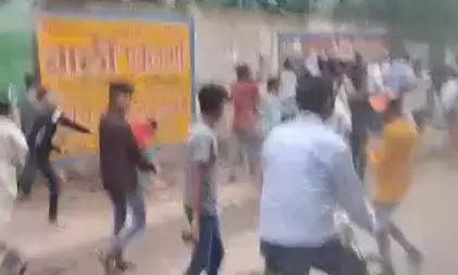 दिल्ली के नांगलोई में मुहर्रम जुलूस के रूट को लेकर पुलिस और भीड़ के बीच झड़प