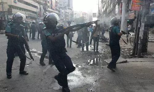 बांग्लादेश नेशनलिस्ट पार्टी समर्थकों और ढाका पुलिस में झड़प, 90 हिरासत में