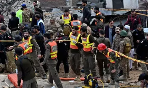 पाकिस्तान के खैबर पख्तूनख्वा में हुआ बम ब्लास्ट, 40 लोगों की मौत, 200 से अधिक लोग घायल