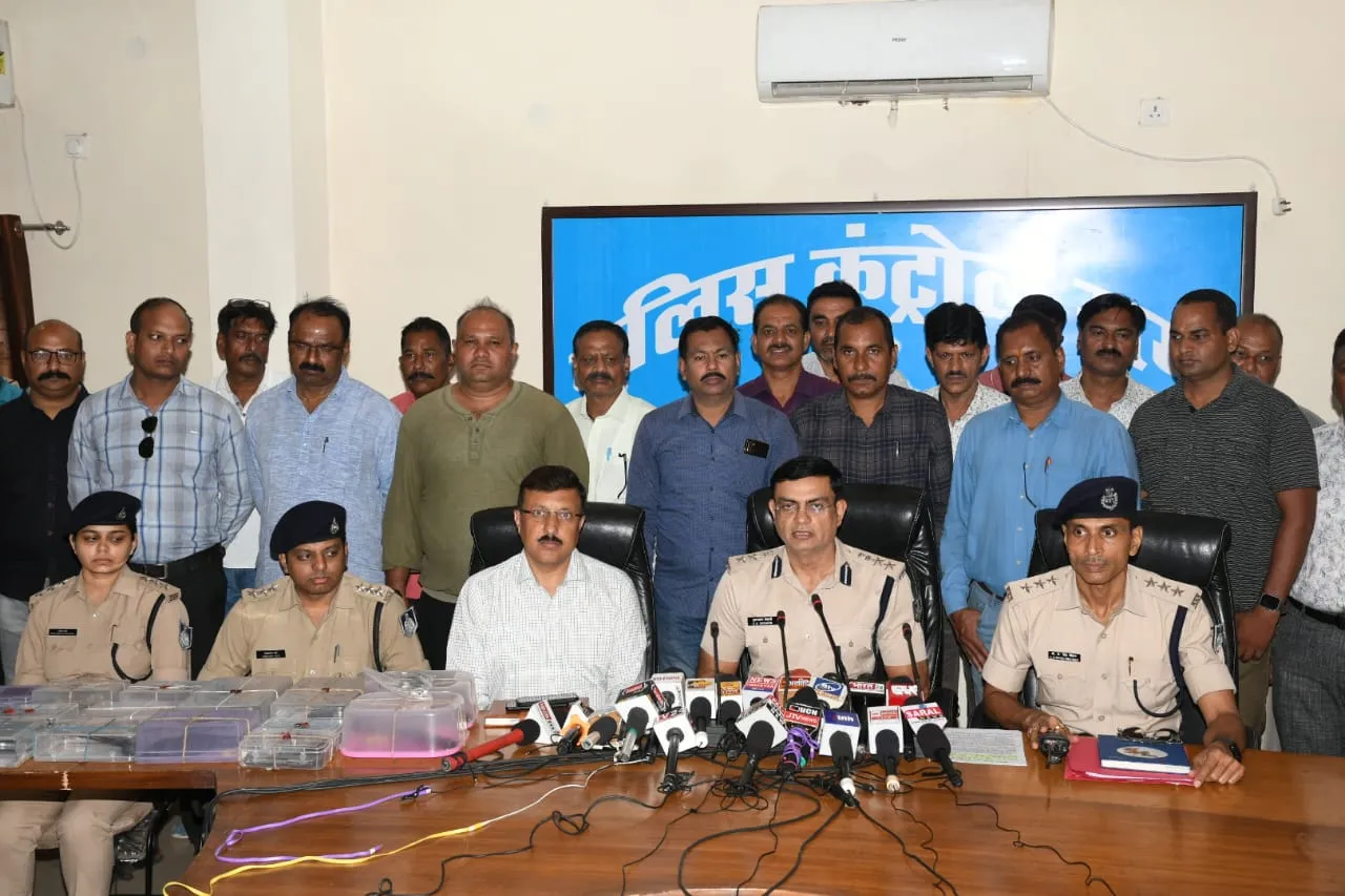अपहरण कर युवक की हत्या, 21 दिन बाद नदी किनारे कब्र खुदवा कर निकलवाई लाश