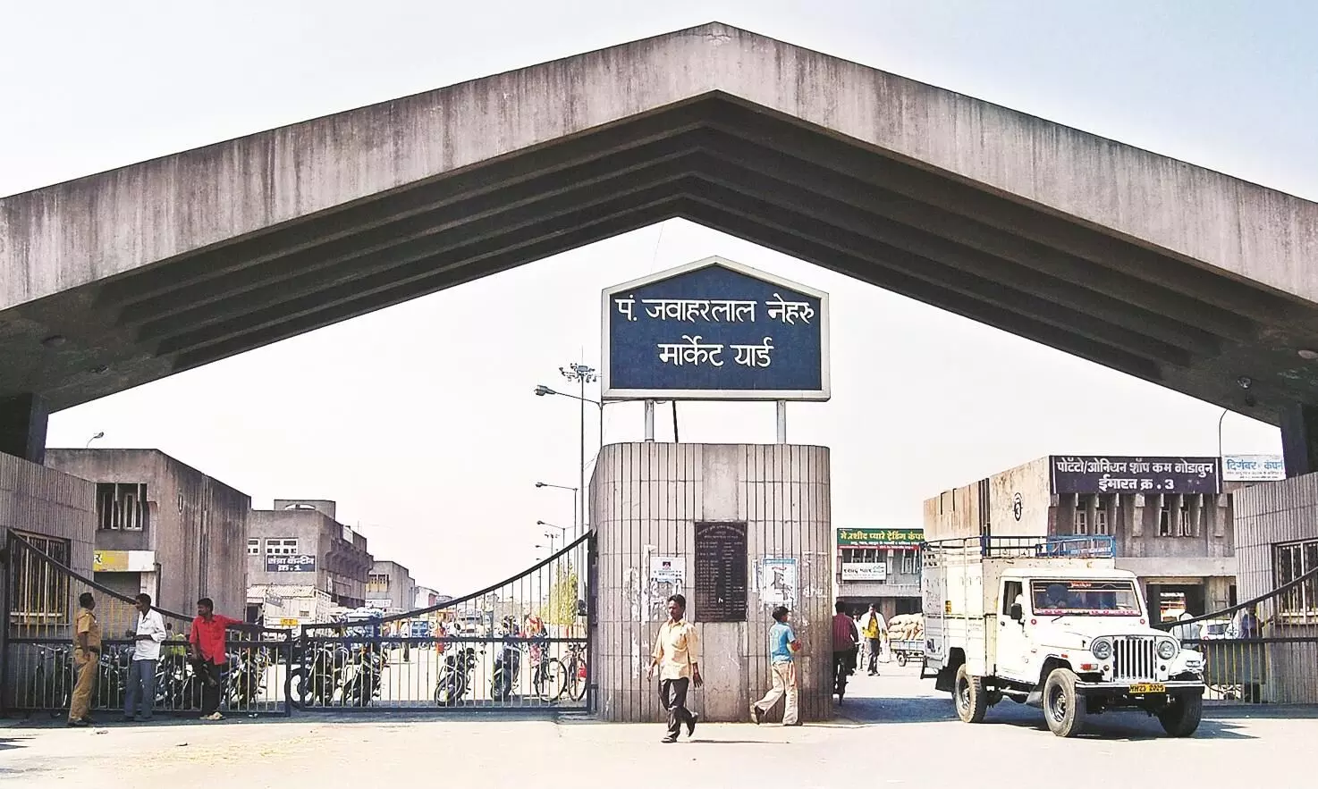 एंट्री फीस व पार्किंग चार्ज वसूलेगी बाजार समिति एंट्री फीस व पार्किंग चार्ज वसूलेगी बाजार समिति