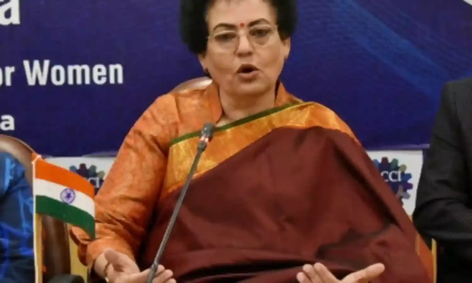 महिला को निर्वस्त्र घुमाने के मामले की जांच करने एनसीडब्ल्यू की टीम पहुंची कोलकाता