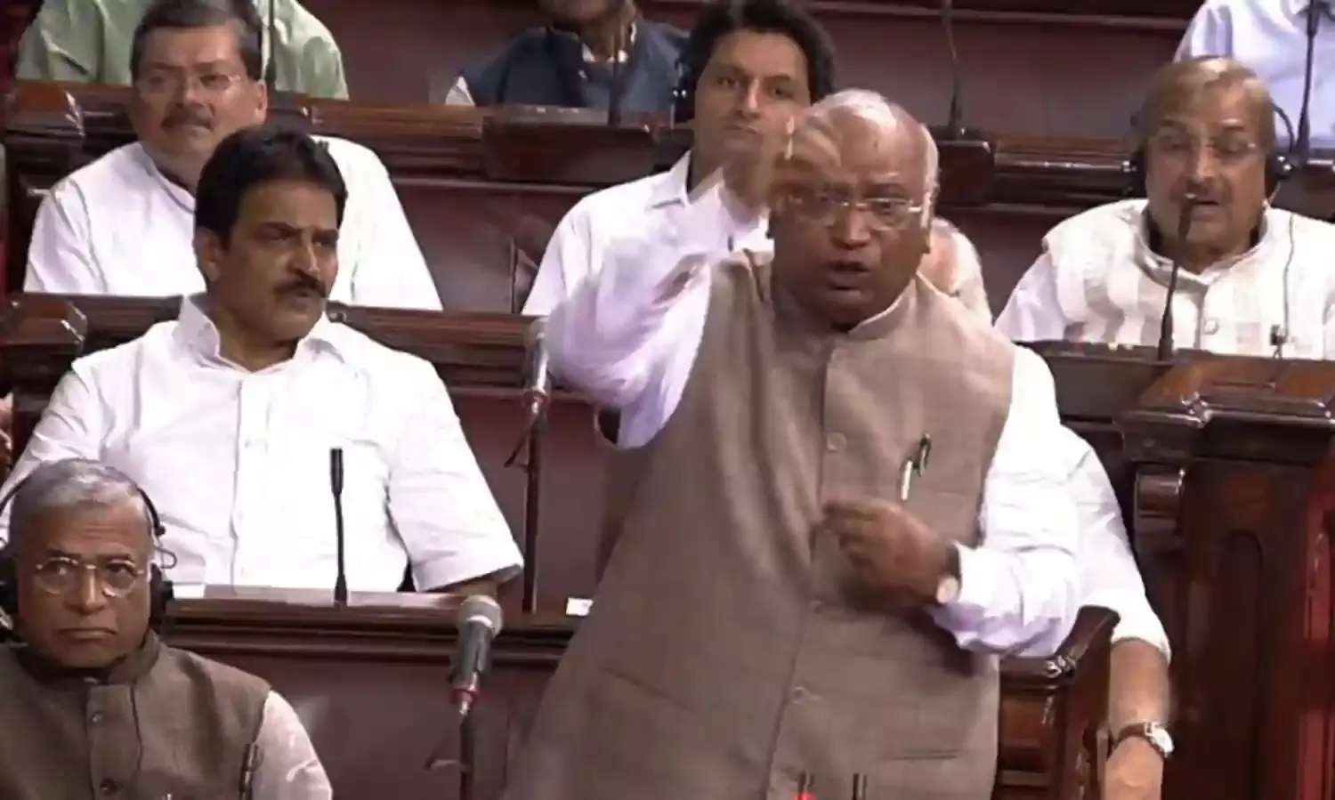 कांग्रेस का आरोप, भाजपा खड़गे को राज्यसभा में मणिपुर पर बोलने से रोक रही