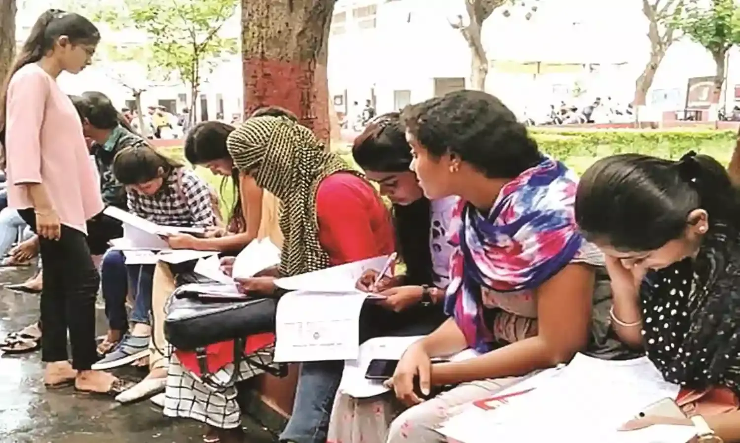 शपथपत्र के सहारे ले रहे अल्पसंख्यक सीट का लाभ