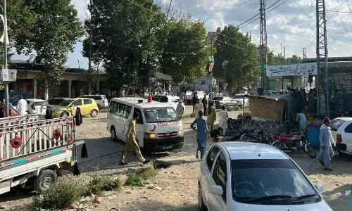 पाकिस्तान विस्फोट में मरने वालों की संख्या बढ़कर हुई 44 पाकिस्तान विस्फोट में मरने वालों की संख्या बढ़कर हुई 44