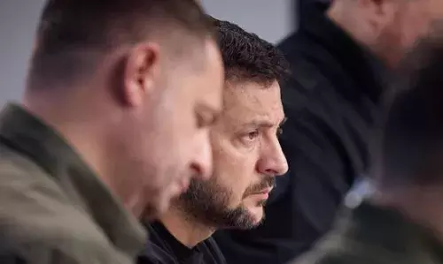 युद्ध धीरे-धीरे लौट रहा रूस : जेलेंस्की युद्ध धीरे-धीरे लौट रहा रूस : जेलेंस्की