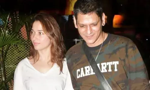 डेटिंग की खबरों के बीच हाथों में हाथ डालकर घूमते दिखे तमन्ना भाटिया और विजय वर्मा