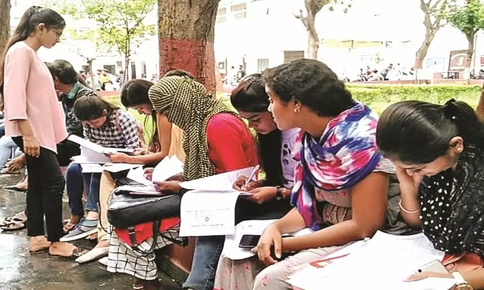 शपथपत्र के सहारे ले रहे अल्पसंख्यक सीट का लाभ शपथपत्र के सहारे ले रहे अल्पसंख्यक सीट का लाभ